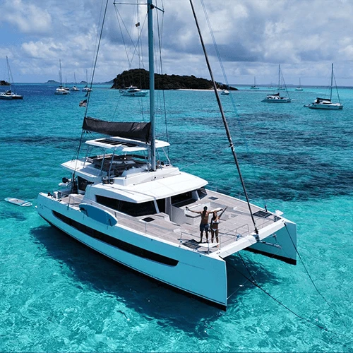 Flutningur Catamarans á miklum hraða